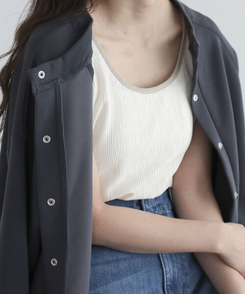 fredy emue（フレディエミュ）の「カット楊柳2wayタンクトップ（タンクトップ・レディース・ブラック/アイボリー/チャコールグレー/ブルー・38）」の5枚目の写真