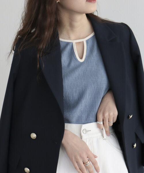 fredy emue（フレディエミュ）の「カット楊柳2wayタンクトップ（タンクトップ・レディース・ブラック/アイボリー/チャコールグレー/ブルー・38）」の7枚目の写真