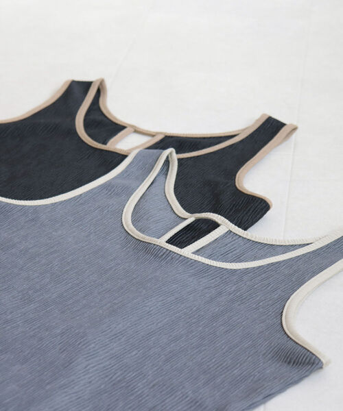 fredy emue（フレディエミュ）の「カット楊柳2wayタンクトップ（タンクトップ・レディース・ブラック/アイボリー/チャコールグレー/ブルー・38）」の18枚目の写真