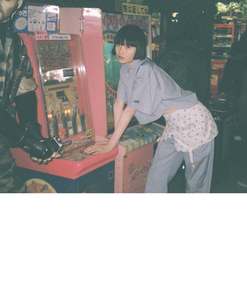 HOLIDAY（ホリデイ）の「CROPPED STRIPE SHIRT クロップドストライプシャツ（シャツ/ブラウス・レディース・ブルー・ONE SIZE）」の14枚目の写真