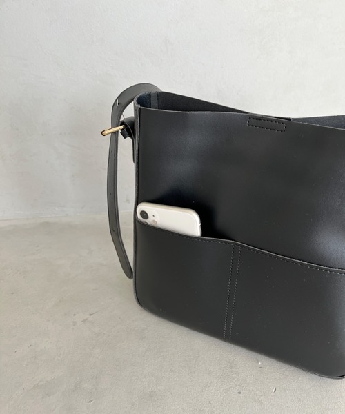 thank U more(サンキューモア)の「フェイクレザー バケツ型 万能 ショルダーバック(ショルダーバッグ・レディース・ブラック/ベージュ/ホワイト・FREE)」の20枚目の写真