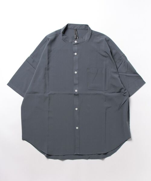 THISIS(ディスイズ)の「ポリストレッチ ルーズフィット バンドカラーシャツ レディース(シャツ/ブラウス・レディース・チャコール/サックスブルー/グリーン/ブラック/ホワイト/パープル/ネイビー/グレイッシュベージュ・LARGE/X-LARGE/MEDIUM)」の3枚目の写真