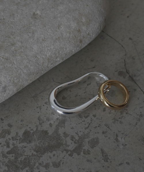 Lynn.（リン）の「W finger ring（リング・レディース・シルバー×ゴールド・FREE）」の4枚目の写真