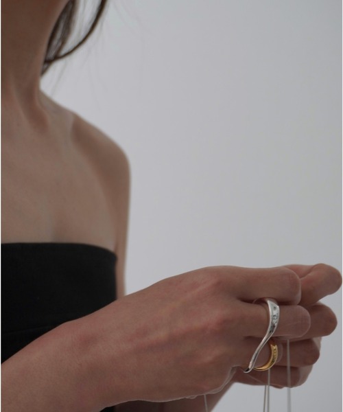 Lynn.（リン）の「W finger ring（リング・レディース・シルバー×ゴールド・FREE）」の7枚目の写真