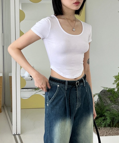 by muni:r(バイ ムニール)の「デイリークロップド半袖Tシャツ(Tシャツ/カットソー・レディース・ネイビー/ピンク/ホワイト/ブラック/ブルー・FREE)」の3枚目の写真