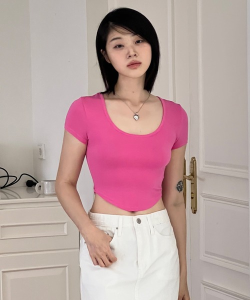 by muni:r(バイ ムニール)の「デイリークロップド半袖Tシャツ(Tシャツ/カットソー・レディース・ネイビー/ピンク/ホワイト/ブラック/ブルー・FREE)」の2枚目の写真