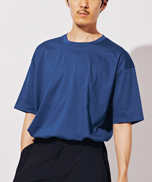 EDIFICE(エディフィス)の「《追加販売》アルビニスタ スムース クルーネック Tシャツ(Tシャツ/カットソー・メンズ・ブラウン/ライトグレー/ブラック/ブルー系その他/ホワイト・SMALL/LARGE/MEDIUM)」の5枚目の写真