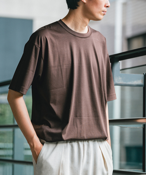 EDIFICE(エディフィス)の「《追加販売》アルビニスタ スムース クルーネック Tシャツ(Tシャツ/カットソー・メンズ・ブラウン/ライトグレー/ブラック/ブルー系その他/ホワイト・SMALL/LARGE/MEDIUM)」の1枚目の写真