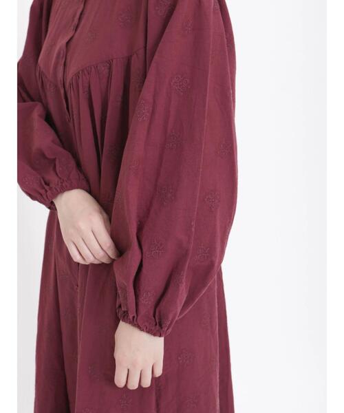 Samansa Mos2(サマンサ モスモス)の「フラワー柄総刺繍ワンピース(ワンピース・レディース・ブラック/ボルドー/ブルー/ベージュ・F)」の12枚目の写真