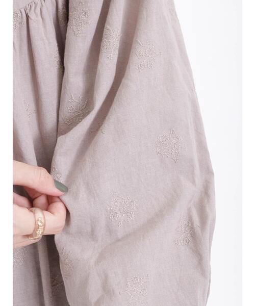 Samansa Mos2(サマンサ モスモス)の「フラワー柄総刺繍ワンピース(ワンピース・レディース・ブラック/ボルドー/ブルー/ベージュ・F)」の19枚目の写真