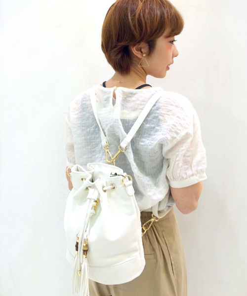 DISCOAT(ディスコート)の「【Discoat】バンブータッセル巾着2wayrリュック(バックパック/リュック・レディース・ベージュ/オフホワイト/ブラック・フリ-)」の1枚目の写真