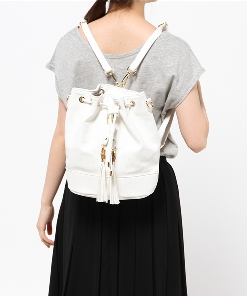 DISCOAT(ディスコート)の「【Discoat】バンブータッセル巾着2wayrリュック(バックパック/リュック・レディース・ベージュ/オフホワイト/ブラック・フリ-)」の4枚目の写真