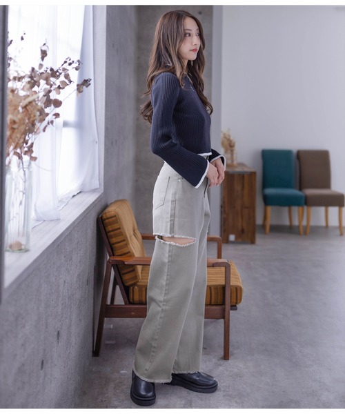 clear(クリア)の「ワンポイント刺繍フレアスリーブニットトップス(ニット/セーター・レディース・オフホワイト/グレイッシュベージュ/ブラック・F)」の13枚目の写真