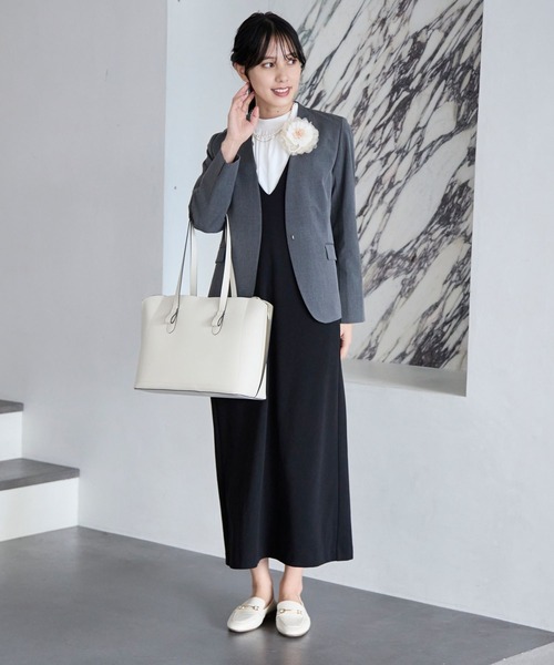 GLOBAL WORK(グローバルワーク)の「スゴラクストレッチVネックジャンスカ/970903(ジャンパースカート・レディース・ブラック/ライトベージュ/ネイビー・MEDIUM/LARGE)」の16枚目の写真