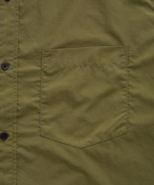 WILD LIFE TAILOR Adam et Rope'（ワイルドテーラーアダムエロペ　）の「【WILD LIFE TAILOR】 ワッシャー ナイロンタスラン レギュラーカラーシャツ / 弱撥水 / UVカット / 接触冷感 / 透湿（シャツ/ブラウス・メンズ・オリーブ/ネイビー/オレンジ・L/M）」の8枚目の写真
