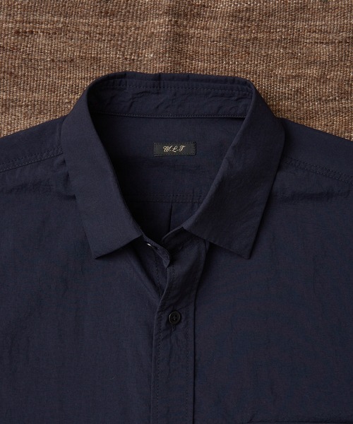 WILD LIFE TAILOR Adam et Rope'（ワイルドテーラーアダムエロペ　）の「【WILD LIFE TAILOR】 ワッシャー ナイロンタスラン レギュラーカラーシャツ / 弱撥水 / UVカット / 接触冷感 / 透湿（シャツ/ブラウス・メンズ・オリーブ/ネイビー/オレンジ・L/M）」の16枚目の写真