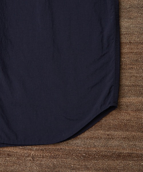WILD LIFE TAILOR Adam et Rope'（ワイルドテーラーアダムエロペ　）の「【WILD LIFE TAILOR】 ワッシャー ナイロンタスラン レギュラーカラーシャツ / 弱撥水 / UVカット / 接触冷感 / 透湿（シャツ/ブラウス・メンズ・オリーブ/ネイビー/オレンジ・L/M）」の20枚目の写真