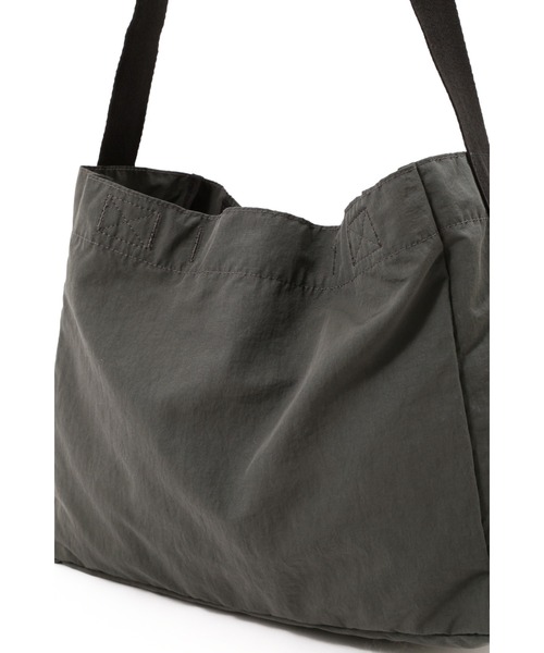 MHL.COMPACT NYLONショルダーバッグMARGARET HOWEL MHL.（エムエイチエル）の「COMPACT NYLON（ショルダーバッグ