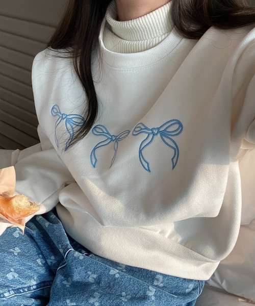 RiLi（リリ）の「リボン刺繍スウェット【RL】（スウェット・レディース・グレー/レッド/アイボリー・FREE）」の2枚目の写真