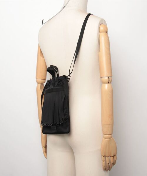 BAICYCLON by Bagjack（バイシクロン バイ バグジャック）の「BAICYCLON by bagjack/TAPE FRINGE DRAW STRING BAG（ショルダーバッグ・メンズ・ブラック・FREE）」の5枚目の写真
