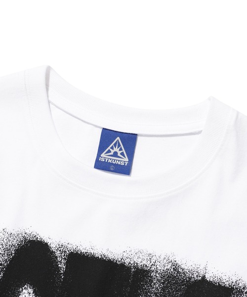 A'GEM/9 × .kom 『ISTKUNST/イストクンスト』 SCENE NUMBER TEE/シーンナンバー Tシャツ（Tシャツ/カットソー）｜ISTKUNST（イストクンスト）