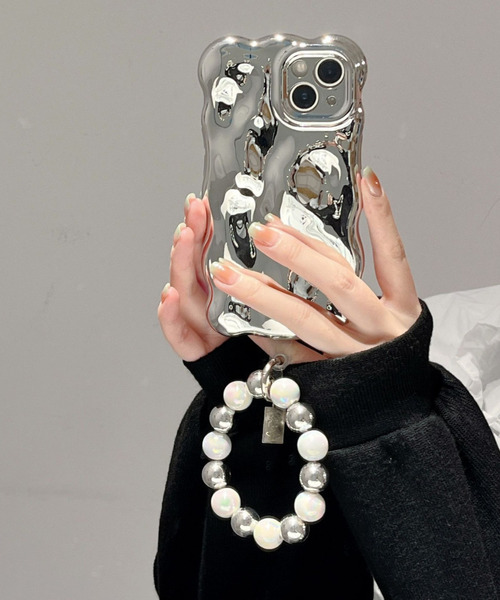 SILVER BULLET（シルバーバレット）の「『SBLTR』iPhone11 iPhone12 iPhone13 iPhone14 iPhone15 Pro/Pro Max/Plus ミラー パールチェーン iphoneケース スマホカバー（スマホケース/カバー・レディース・シルバー・iPhone 11/iPhone 12/iPhone 12 Pro/iPhone 12 Pro Max/iPhone 13/iPhone 13 Pro/iPhone 13 Pro Max/iPhone 14/iPhone 14 Pro/iPhone 14 Pro Max/iPhone 15/iPhone 15 Plus/iPhone 15 Pro/iPhone 15 Pro Max）」の2枚目の写真
