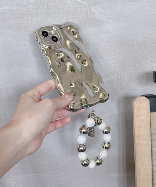SILVER BULLET（シルバーバレット）の「『SBLTR』iPhone11 iPhone12 iPhone13 iPhone14 iPhone15 Pro/Pro Max/Plus ミラー パールチェーン iphoneケース スマホカバー（スマホケース/カバー・レディース・シルバー・iPhone 11/iPhone 12/iPhone 12 Pro/iPhone 12 Pro Max/iPhone 13/iPhone 13 Pro/iPhone 13 Pro Max/iPhone 14/iPhone 14 Pro/iPhone 14 Pro Max/iPhone 15/iPhone 15 Plus/iPhone 15 Pro/iPhone 15 Pro Max）」の4枚目の写真