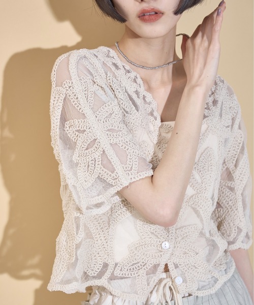 THE YOn（ザヨン）の「チュールトーションレースシアーハーフスリーブ