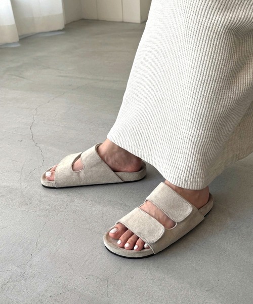 CANAL JEAN（キャナルジーン）の「from Lagoon　スエードダブルベルトサンダル（サンダル・レディース・サンドグレー/ブラウン・37/38/39）」の2枚目の写真