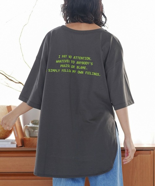 mili an deni(ミリアンデニ)の「半袖バックプリントTシャツ(Tシャツ/カットソー・レディース・オフホワイト/チャコールグレー/ブラック・L/M)」の1枚目の写真
