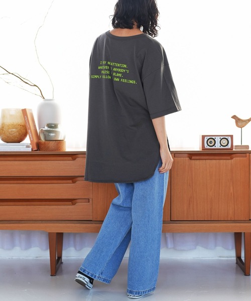 mili an deni(ミリアンデニ)の「半袖バックプリントTシャツ(Tシャツ/カットソー・レディース・オフホワイト/チャコールグレー/ブラック・L/M)」の5枚目の写真