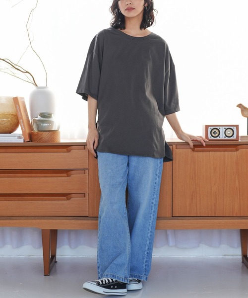 mili an deni(ミリアンデニ)の「半袖バックプリントTシャツ(Tシャツ/カットソー・レディース・オフホワイト/チャコールグレー/ブラック・L/M)」の4枚目の写真