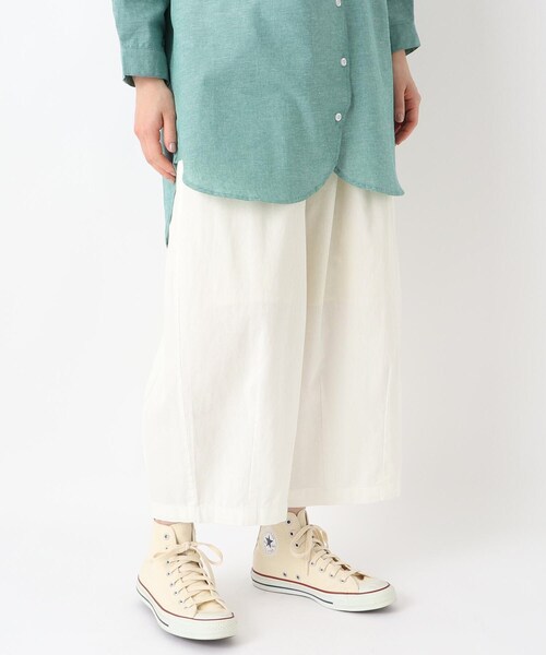 one'sterrace(ワンズテラス)の「デニム 9分丈バルーンパンツ(デニムパンツ・レディース・ホワイト系9/ネイビー系5・02)」の1枚目の写真
