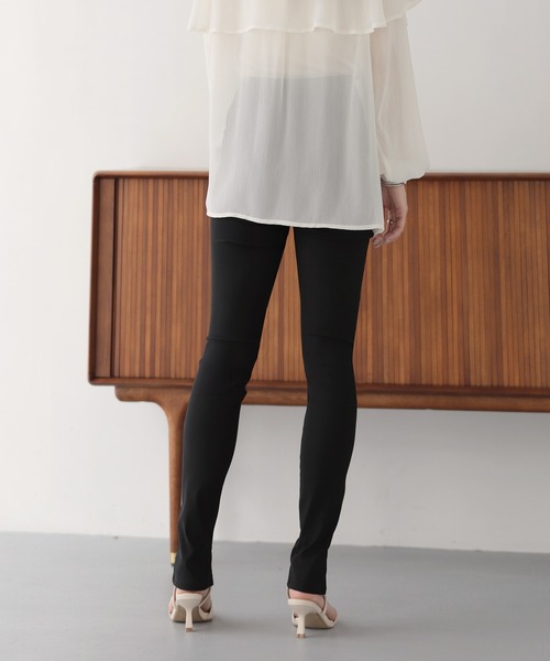 nouvellemoi(ヌーベルモイ)の「【インフルエンサーコラボ】裾スリットスキニーパンツ(その他パンツ・レディース・ブラック/ベージュ系その他・S/M/PS)」の14枚目の写真