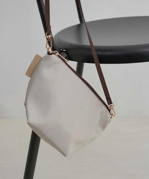 ROPE' PICNIC(ロペピクニック)の「はっ水ミニバトーショルダーバッグ(ショルダーバッグ・レディース・チャコールグレー/オフホワイト/ブルー/グレー系その他/ベージュ/ピンク/ベージュ系その他2・FREE)」の4枚目の写真