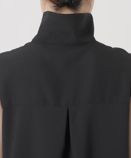 La TOTALITE(ラトータリテ)の「ハーフジップワンピース(ワンピース・レディース・ブラック/ブラウン・36/38)」の8枚目の写真