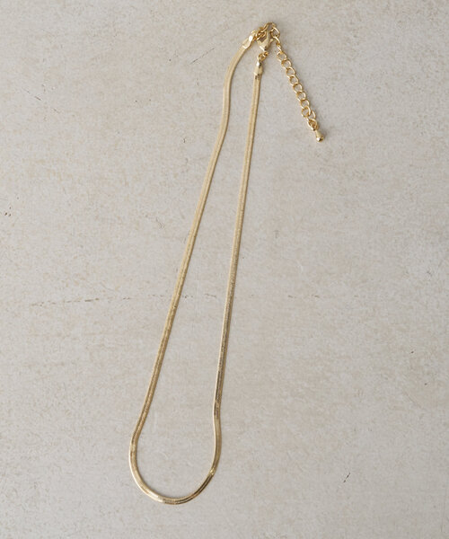 Actually（アクチュアリー）の「Flat Short Necklace　フラットショートネックレス（ピアス（両耳用）・レディース・ゴールド・0）」の2枚目の写真