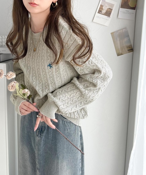 classicalelf(クラシカルエルフ)の「レトロ上品なトラッドテイスト。ワンポイント胸刺繍 オーバーサイズ ケーブルニットプルオーバー(ニット/セーター・レディース・アイボリー/ブラック/グレー/レッド/ネイビー/ベージュ・X-LARGE/SMALL/MEDIUM/LARGE)」の22枚目の写真