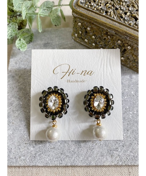 Hi-na】ビジューとチェコビーズの刺繍アクセサリー ピアス(MA
