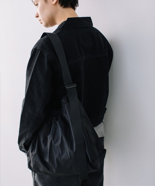 SUWDEE(スーディー)の「nylon shoulder bag(ショルダーバッグ・レディース・ブラック・FREE)」の3枚目の写真