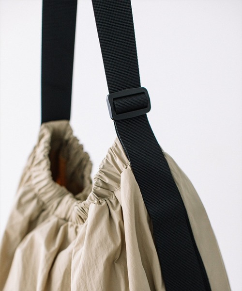 SUWDEE(スーディー)の「nylon shoulder bag(ショルダーバッグ・レディース・ブラック・FREE)」の9枚目の写真