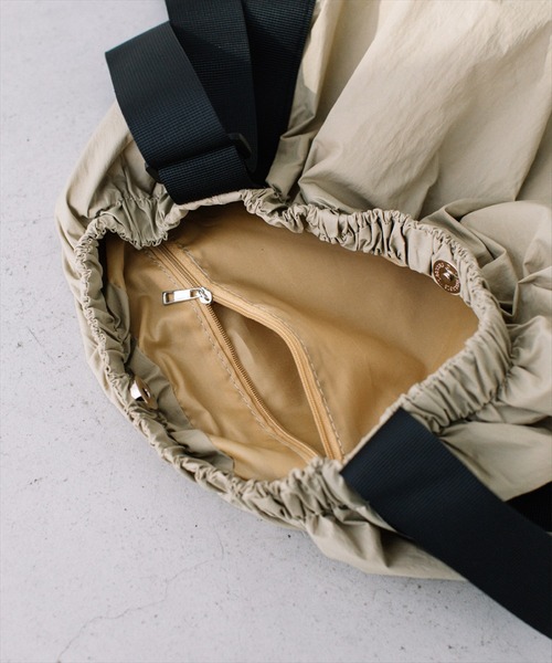 SUWDEE(スーディー)の「nylon shoulder bag(ショルダーバッグ・レディース・ブラック・FREE)」の11枚目の写真