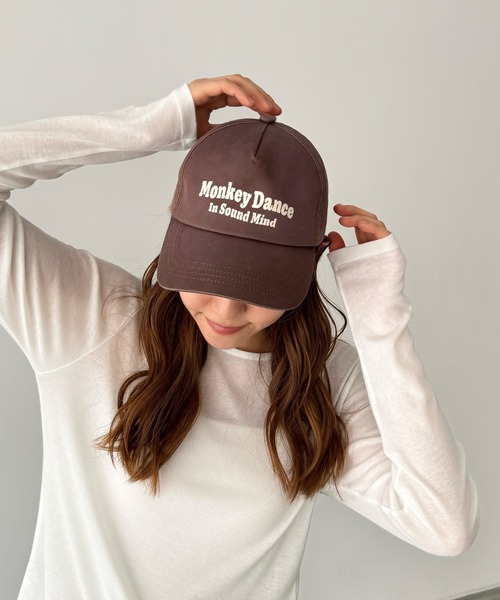 CANAL JEAN（キャナルジーン）の「choice_cnl　Monkey DanceロゴCAP（キャップ・レディース・ブラウン/ネイビー・ONE SIZE）」の2枚目の写真