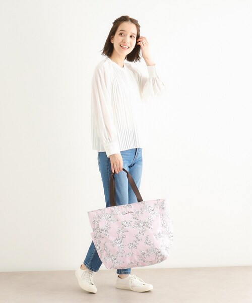 LAURA ASHLEY(ローラアシュレイ)の「ポリントン ローゼズ柄 トートバッグ(トートバッグ・レディース・ピンク系その他/ベージュ系その他3/ネイビー系・00)」の7枚目の写真