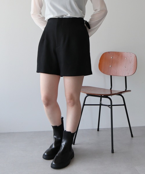 earth music&ecology（アースミュージックアンドエコロジー）の「サイドベルトショートパンツ（その他パンツ・レディース・アイボリー/ブラック/ブラウン・S/M）」の13枚目の写真