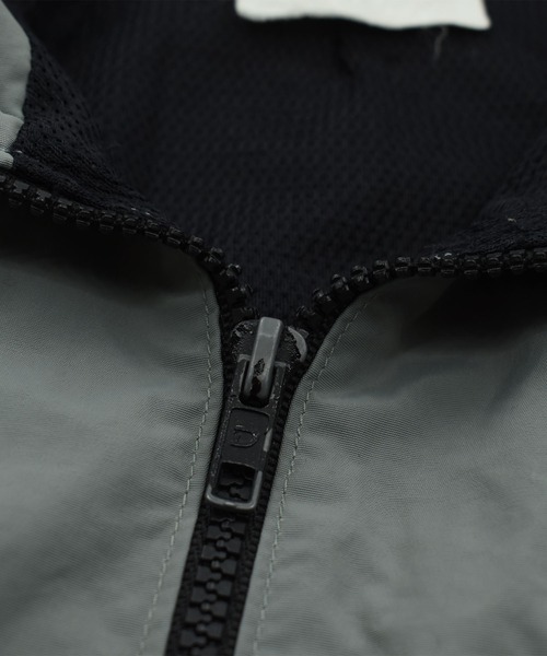 VINTAGE(ヴィンテージ)の「【ヴィンテージ古着】U.S.ARMY IPFU Fitness ミリタリー ジャケット(ナイロンジャケット・メンズ・カーキ・XX-LARGE)」の6枚目の写真