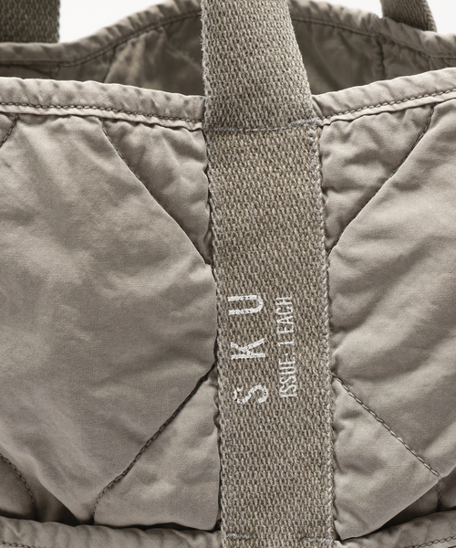 SAVE KHAKI UNITED(セーブカーキユナイテッド)の「SAVE KHAKI UNITED / QUILTED TOTE BAG(トートバッグ・メンズ・ブラック/カーキ・FREE)」の9枚目の写真