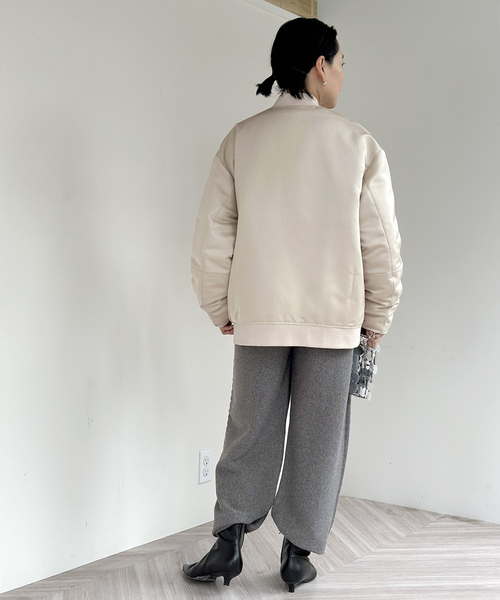 AP STUDIO(エーピーストゥディオ)の「【AHIRAIN/アイレイン】サテンボンバージャケット(ミリタリージャケット・レディース・アイボリー・FREE)」の2枚目の写真