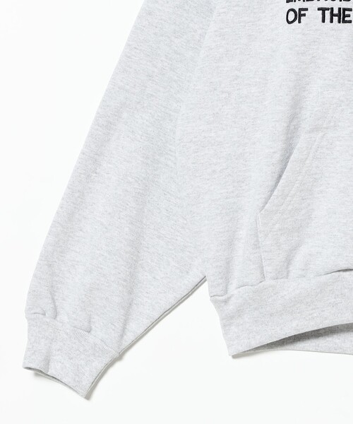 BEAMS T（ビームスティー）の「Arena embroidery / Claim Sweat Hoodie（スウェット・メンズ・グレー・S/L/M/XL）」の6枚目の写真