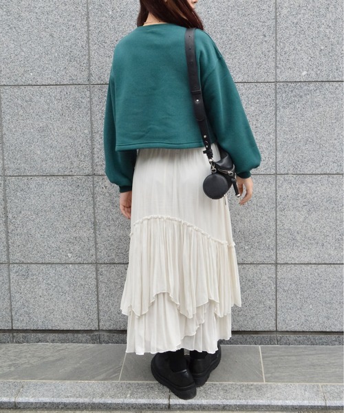 &soiree(アンドソワレ)の「【&soiree】カレッジロゴショート丈裏起毛トレーナー(CP)(スウェット・レディース・オートミール/グリーン/オフホワイト・FREE)」の10枚目の写真